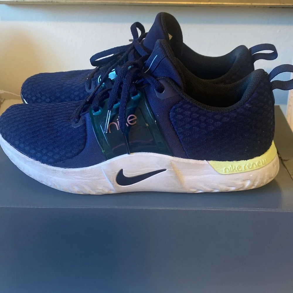 NIKE RENEW - Picture 1 of 3